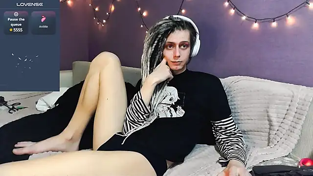 Littlepinkcat online show from March 17, 2025, 7:48 pm