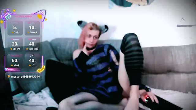 Littlepinkcat online show from October 16, 2025, 6:25 am