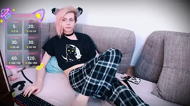 Littlepinkcat online show from October 30, 2025, 10:38 am