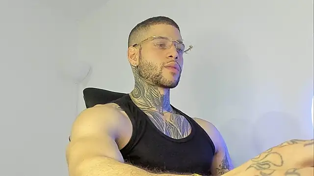  jamesleandros1 online show from October 3, 2025, 1:02 am