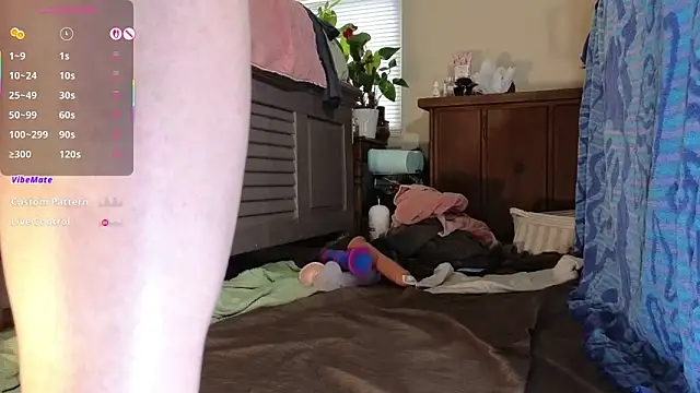 LoveSaraChristine online show from October 27, 2025, 6:12 pm