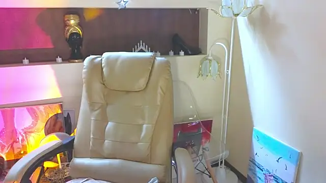 Snapshot of Malika_uAngel chatting on April 1, 2026, 12:44 am Malika uAngel online show from April 1, 2026, 12:44 am