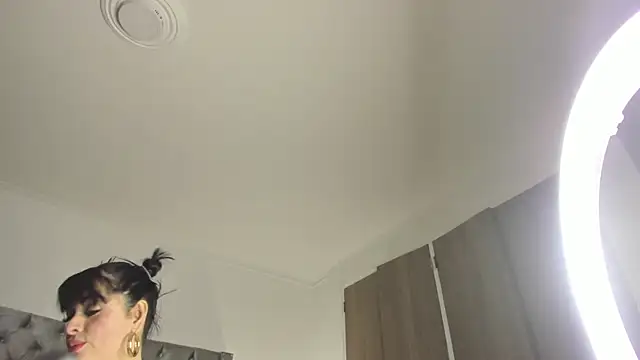 Snapshot of CharlotteAngelss_ chatting on February 27, 2025, 12:10 am CharlotteAngelss online show from February 27, 2025, 12:10 am