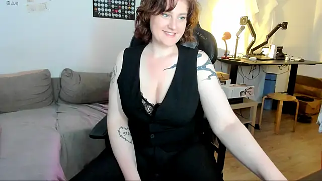 Snapshot of KiraKoval chatting on June 12, 2026, 12:15 pm KiraKoval online show from June 12, 2026, 12:15 pm