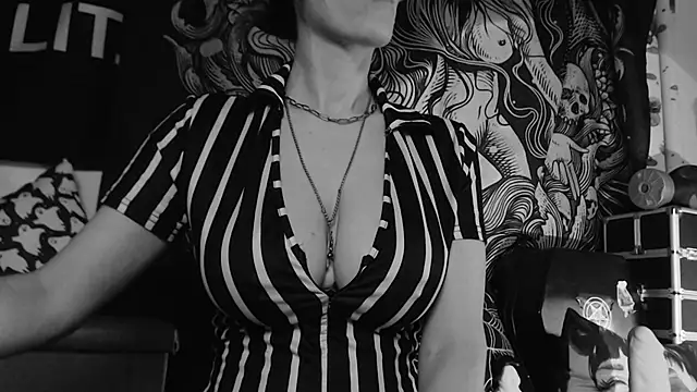 Silentmary online show from June 11, 2026, 5:49 am