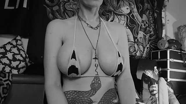 Silentmary online show from June 12, 2026, 3:05 am