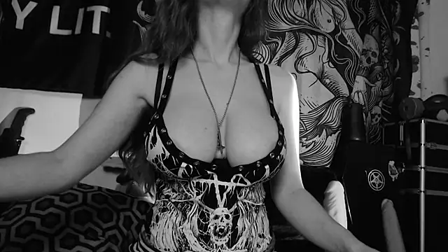 Snapshot of Silentmary chatting on July 8, 2026, 1:37 pm Silentmary online show from July 8, 2026, 1:37 pm
