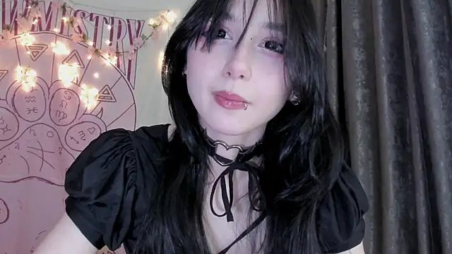 Holy420lolii online show from December 4, 2025, 2:37 pm