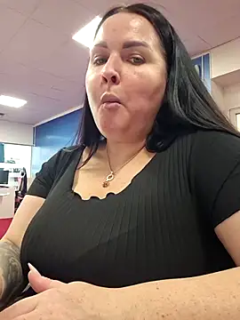 GeorgiaLerox online show from January 11, 2026, 1:27 pm