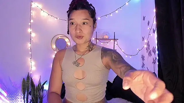 Eva Lee  online show from February 12, 2025, 4:23 am