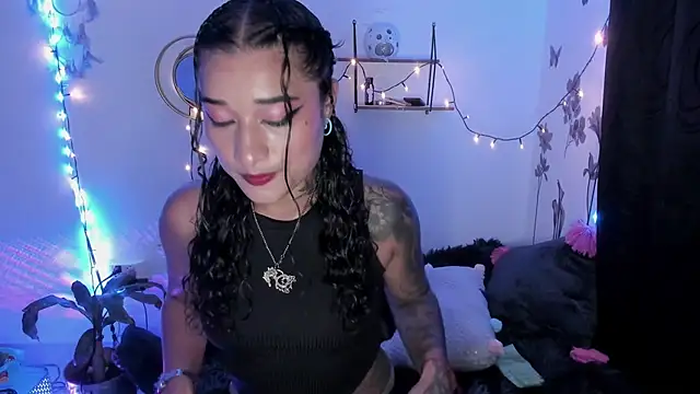 Eva Lee  online show from March 13, 2025, 6:26 am