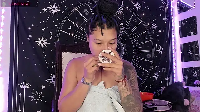 Eva Lee  online show from September 21, 2025, 6:26 am