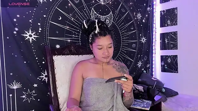 Eva Lee  online show from September 30, 2025, 7:35 am