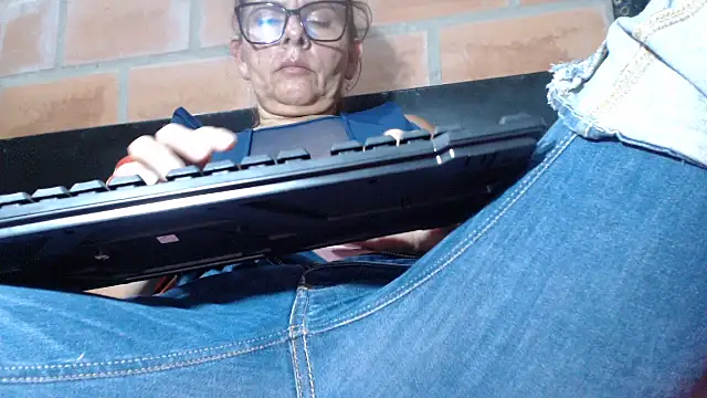 DevoraAmateur online show from March 11, 2026, 1:00 am