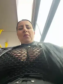 Abril Luv online show from March 6, 2025, 12:19 pm