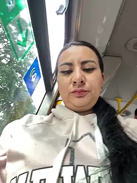 Abril Luv online show from March 19, 2025, 12:12 pm