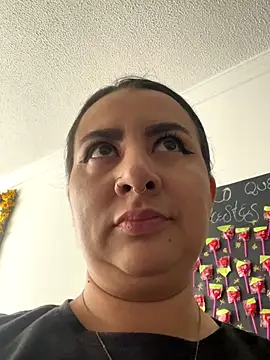 Abril Luv online show from September 12, 2025, 12:38 pm