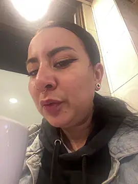 Abril Luv online show from September 27, 2025, 12:15 am