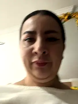 Abril Luv online show from September 30, 2025, 1:05 pm