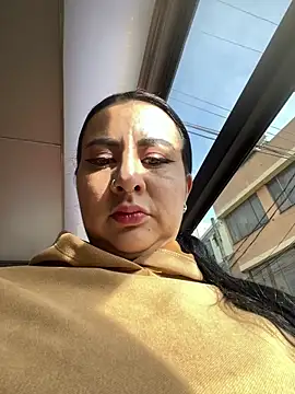 Abril Luv online show from October 2, 2025, 12:23 pm