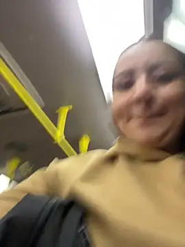 Abril Luv online show from October 3, 2025, 12:29 am