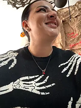 Abril Luv online show from October 27, 2025, 1:37 pm