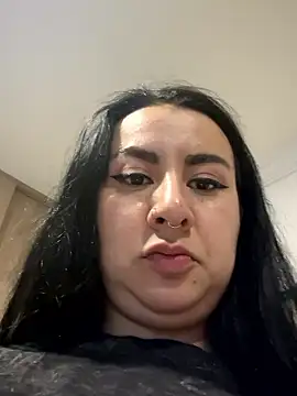 Abril Luv online show from December 1, 2025, 1:10 am