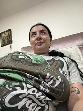 Abril Luv online show from January 13, 2026, 1:22 am