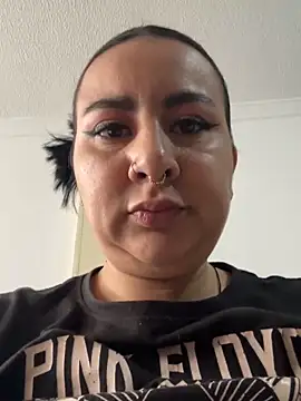 Abril Luv online show from February 2, 2026, 1:21 pm