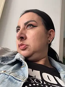 Snapshot of Abril_Luv chatting on February 11, 2026, 1:27 pm Abril Luv online show from February 11, 2026, 1:27 pm