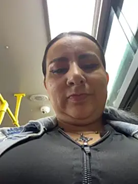 Snapshot of Abril_Luv chatting on February 13, 2026, 12:17 am Abril Luv online show from February 13, 2026, 12:17 am