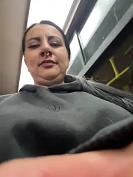 Snapshot of Abril_Luv chatting on February 20, 2026, 1:02 am Abril Luv online show from February 20, 2026, 1:02 am