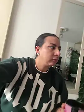 Snapshot of Abril_Luv chatting on March 3, 2026, 1:28 pm Abril Luv online show from March 3, 2026, 1:28 pm