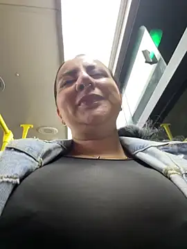 Snapshot of Abril_Luv chatting on March 12, 2026, 12:39 am Abril Luv online show from March 12, 2026, 12:39 am