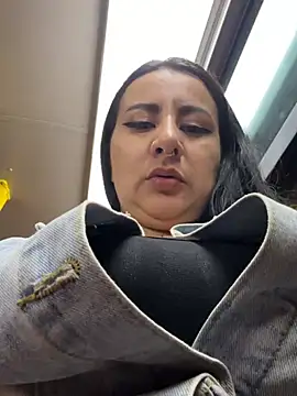 Abril Luv online show from April 22, 2026, 12:24 am