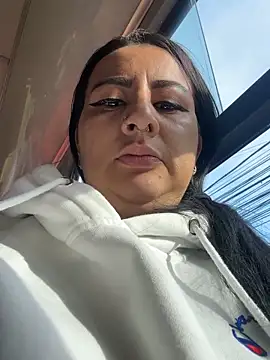 Abril Luv online show from April 23, 2026, 12:29 pm