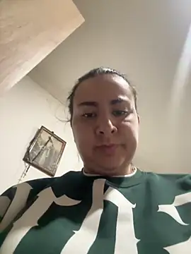Abril Luv online show from May 4, 2026, 12:39 am