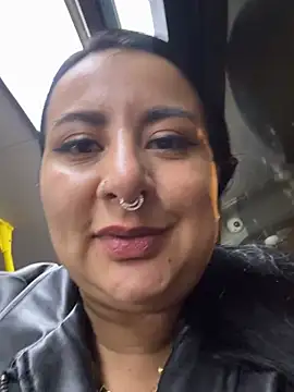 Abril Luv online show from June 12, 2026, 12:20 am