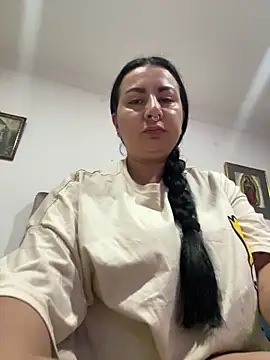 Abril Luv online show from June 15, 2026, 12:35 am