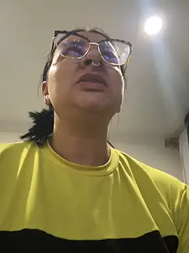 Abril Luv online show from June 22, 2026, 3:25 am