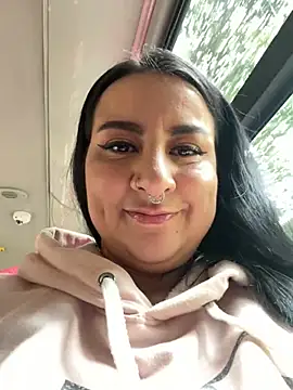 Abril Luv online show from June 25, 2026, 12:42 pm