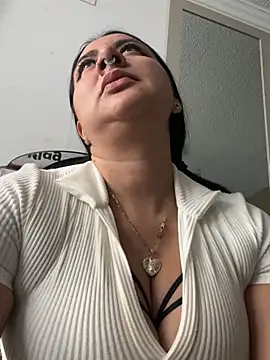 Abril Luv online show from June 27, 2026, 12:22 pm