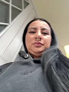 Abril Luv online show from June 29, 2026, 12:49 pm