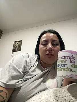 Abril Luv online show from July 1, 2026, 1:07 am