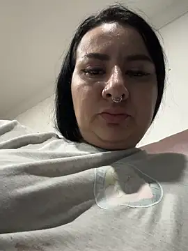 Abril Luv online show from July 2, 2026, 1:16 am