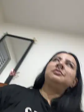 Abril Luv online show from July 6, 2026, 1:46 am