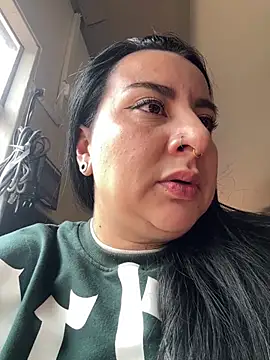 Abril Luv online show from July 12, 2026, 8:44 pm