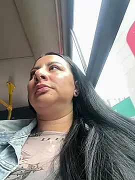 Abril Luv online show from July 14, 2026, 12:22 pm