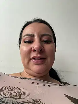 Abril Luv online show from July 23, 2026, 2:04 pm