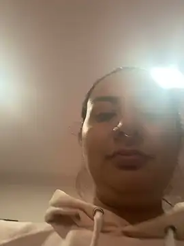 Abril Luv online show from July 27, 2026, 12:17 am